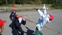 大自然の中でじゃんけんサッカー!